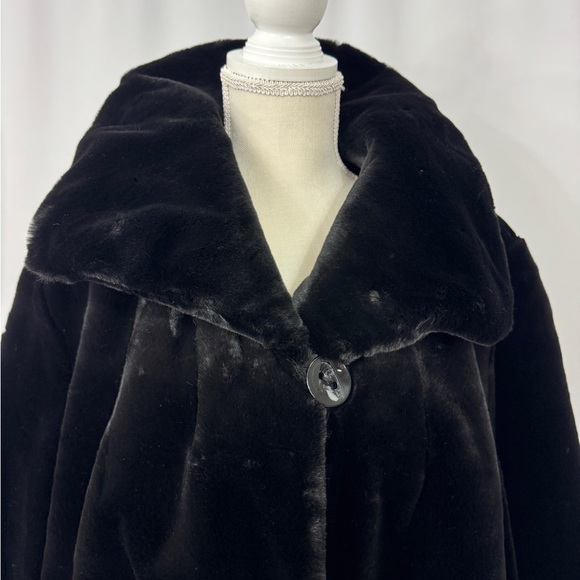 Luxurious Reversible Faux Fur Coat - Picture 3 of 13